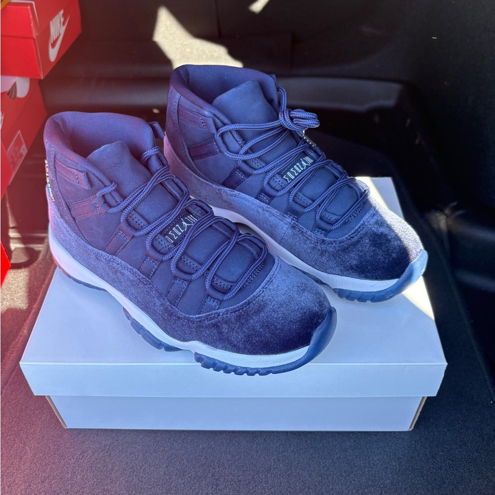 Jordan Women’s Retro Midnight Navy